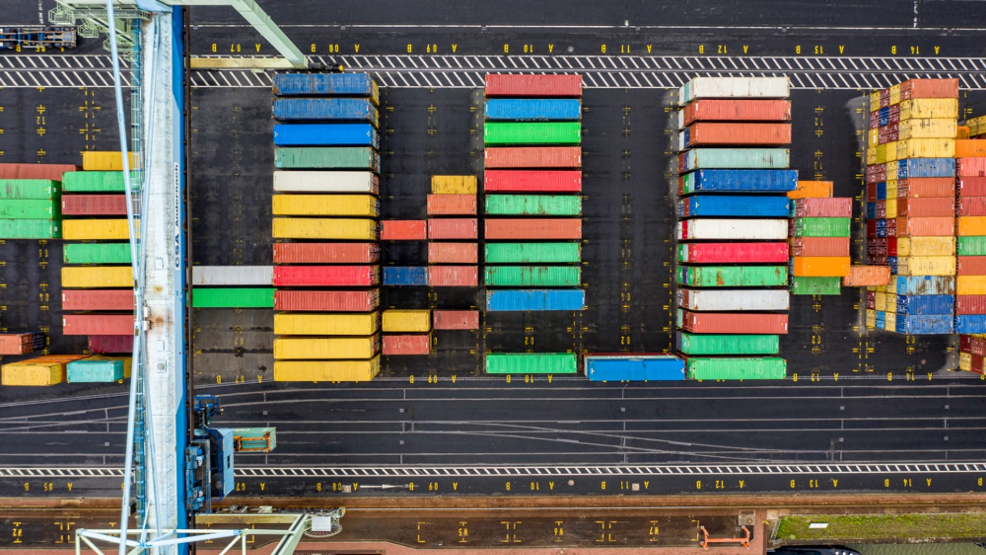 Container werden gestapelt